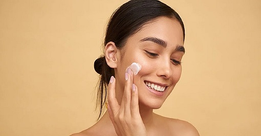 آیا کرم مرطوب کننده پوست را تیره می کند ؟