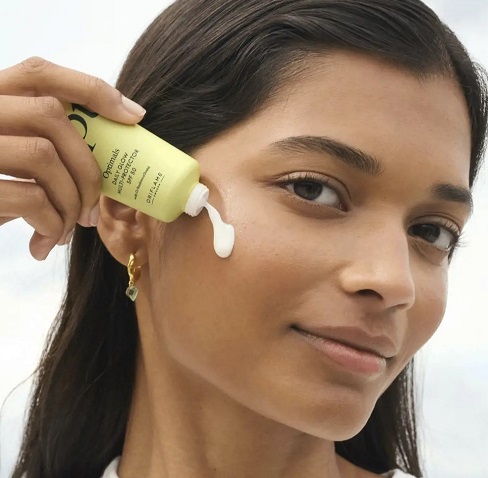 https://nogolbeauty.ir/کرم ضدآفتاب دیلی گلو شیلد محافظ روزانه صورت اپتیمالز SPF50 - کد 45292